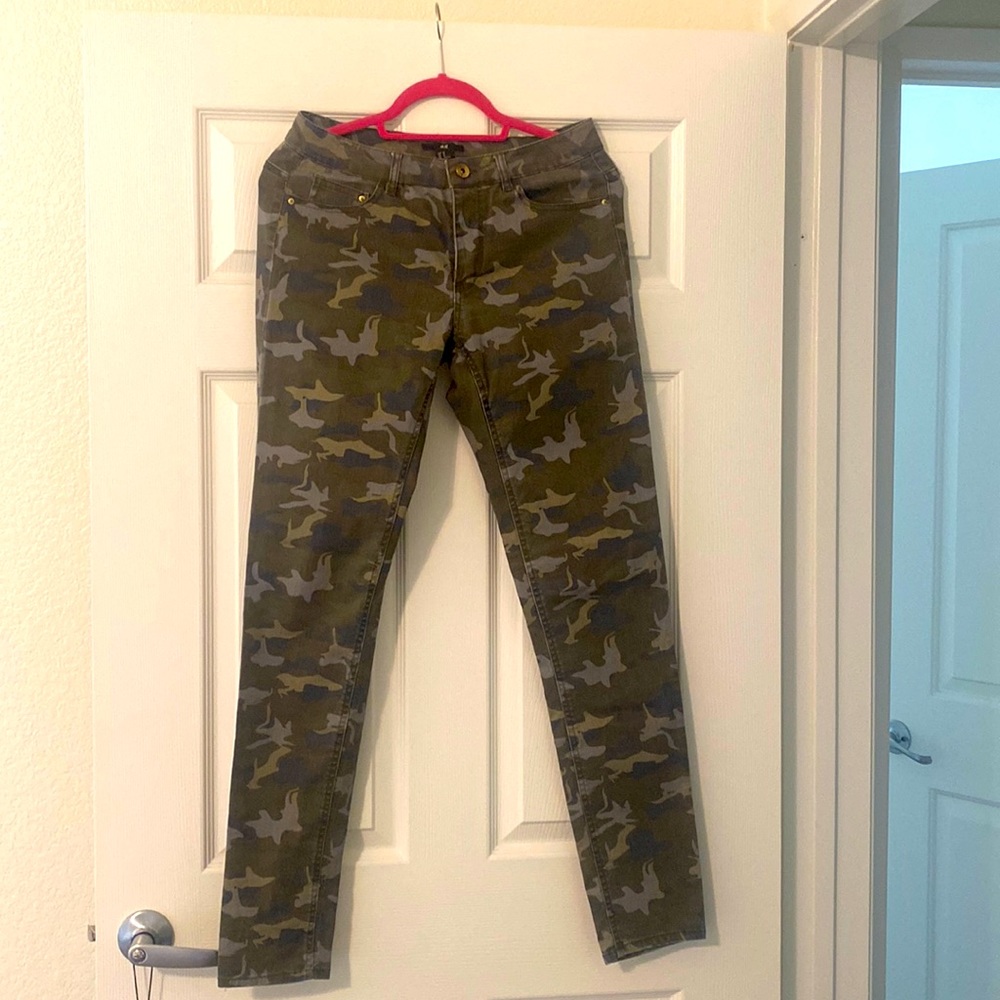 H&M Camouflage pants size 10